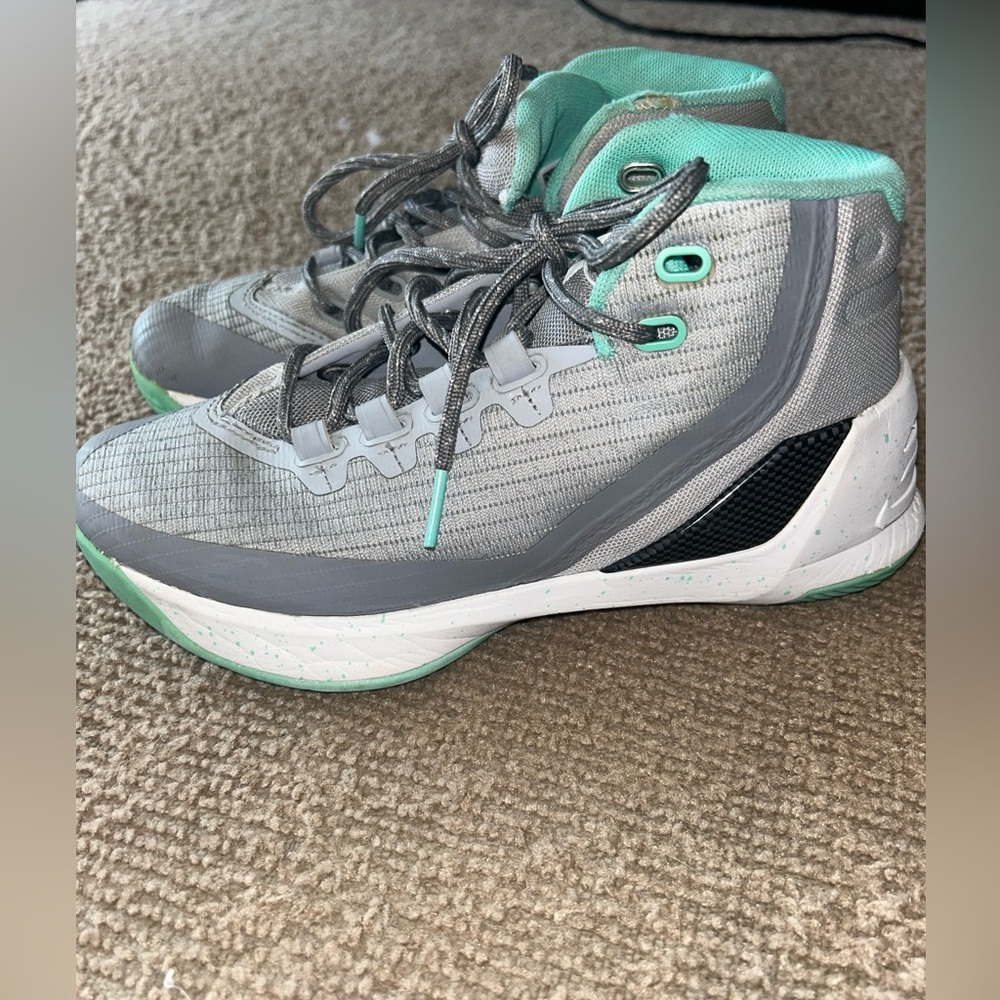 Stephen Curry 3 Sneakers. Mint & Gray